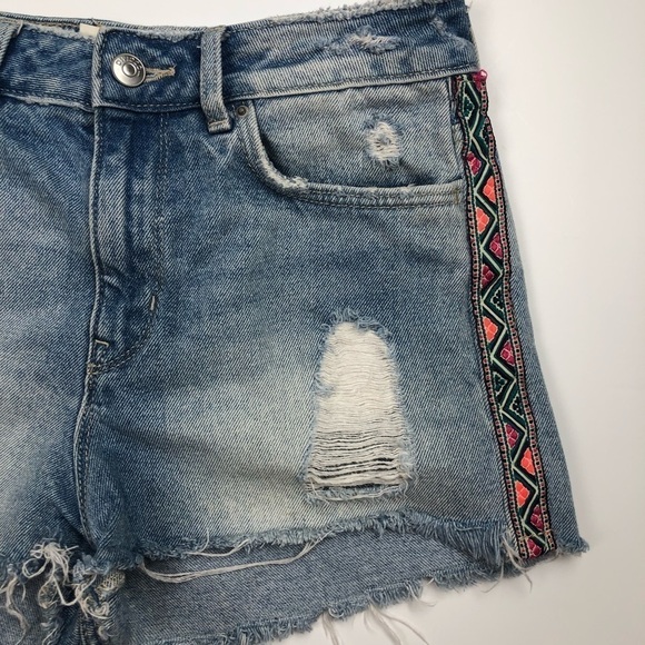H&M Coachella High Waisted Jean Shorts - Picture 9 of 10